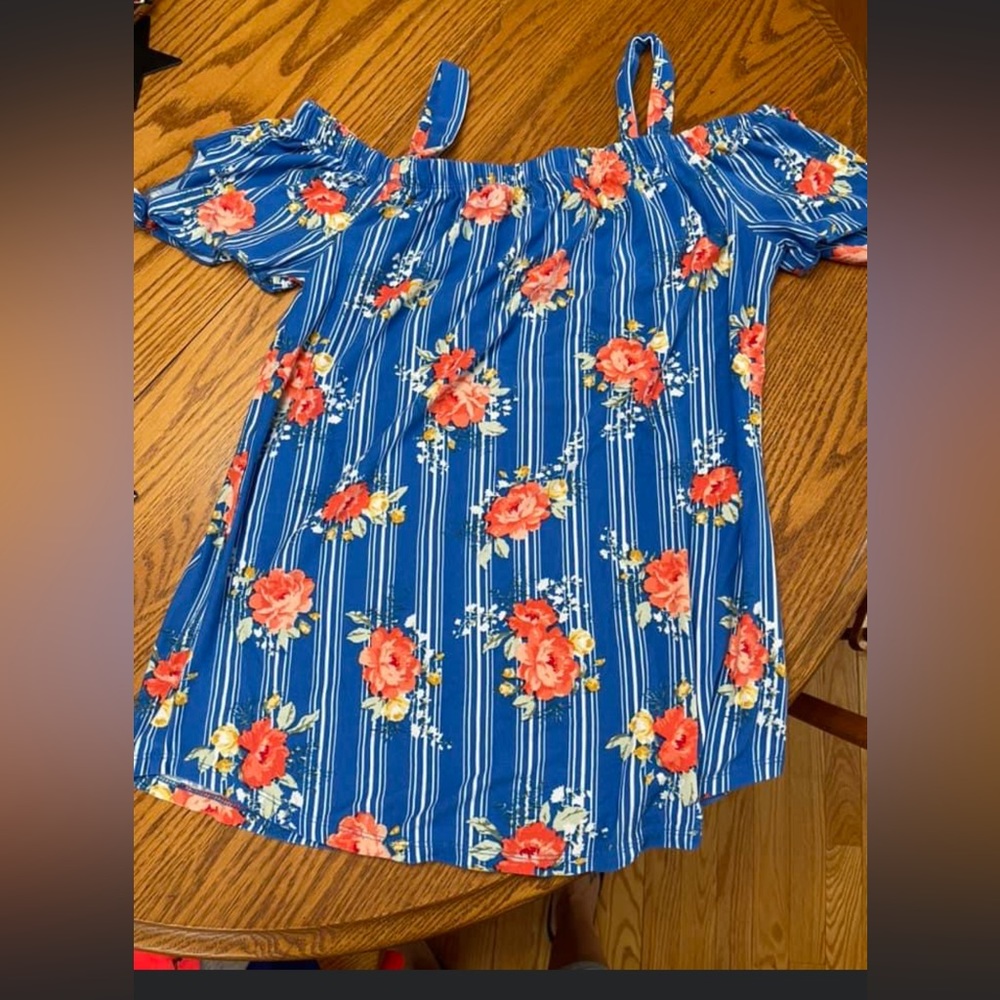 Woman’s top size medium